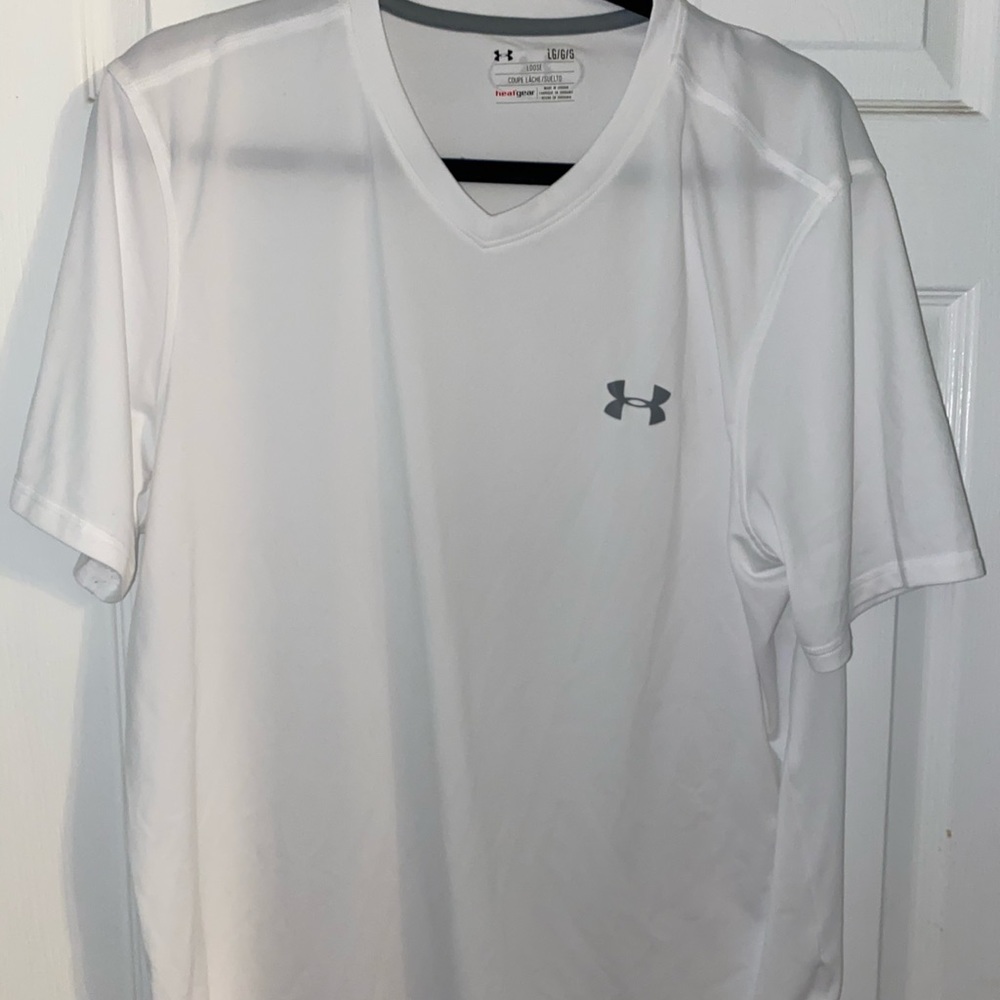 Under armour women’s v neck shirt size large